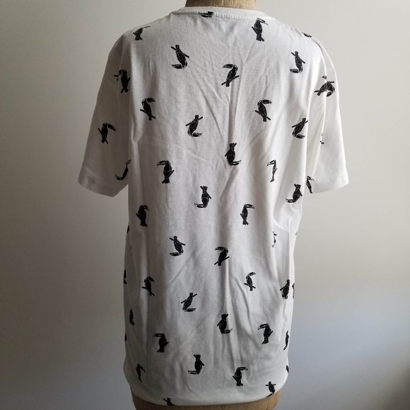 2/$15: Old Navy Parrot Print Tee - Picture 4 of 6